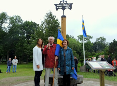 Jenny Önnevik, Thage Leo samt Pernilla Thomasson är stolta över minnesmärket..